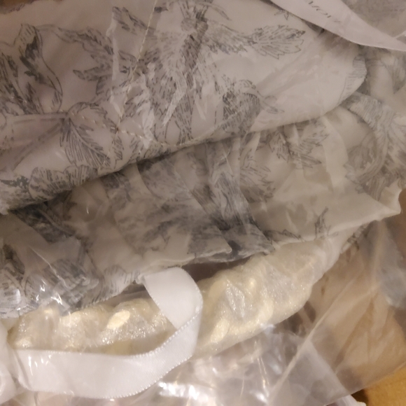 **1 Left**Selkie The Austen Pillow Purse - Picture 7 of 16